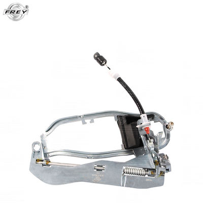 Portador de la manija de puerta delantera izquierda de BMW E53, 51218243615 Frey Auto Parts
